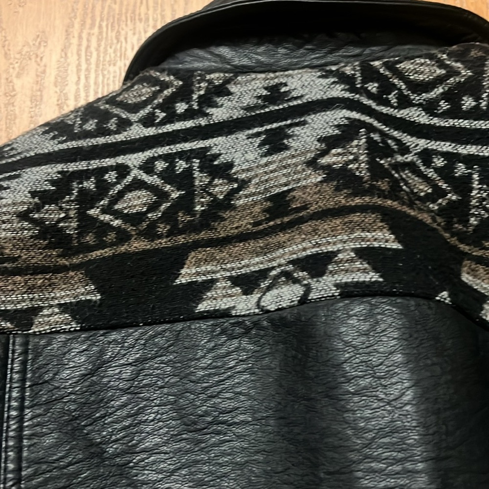 Women’s Size Medium Pendleton, Leather Jacket - image 8